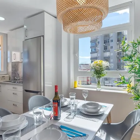 Appartamento Lujo En La Carihuela - Vistas Frontales Al Mar Y Parking! Torremolinos